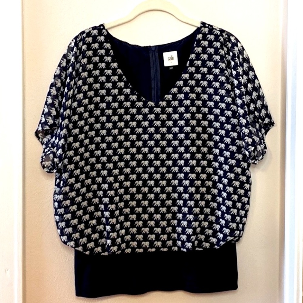 NOT AVAIL Cabi S Navy/White V Neck Elephant Print Lined CUTE Short Sleeve Blouse